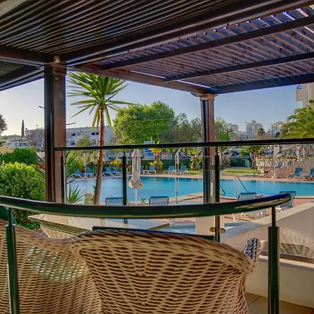 Ourabay - Art & Holidays 아파트호텔 4*