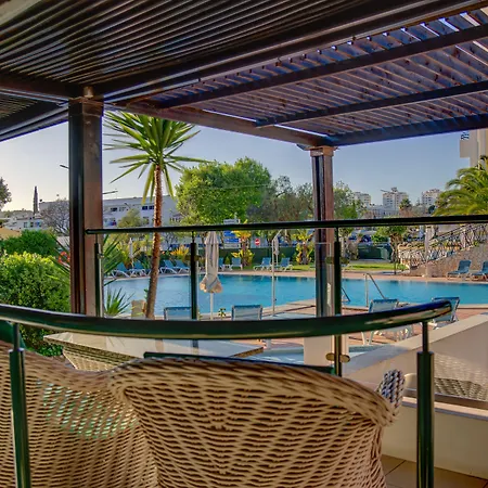 Ourabay - Art & Holidays アパートホテル 4*