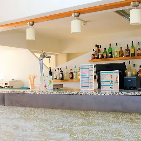 アパートホテル Ourabay - Art & Holidays 4*